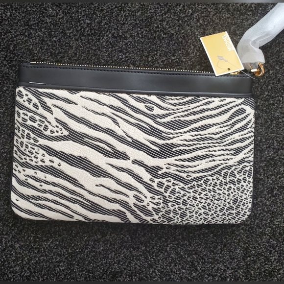 Michael Kors Jet Set Charm Wrislet - Picture 3 of 7